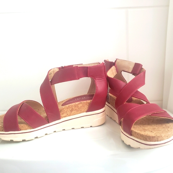 Rubber sole sporty comfort sandal - Picture 2 of 4